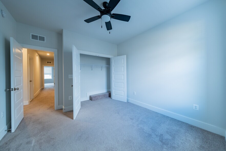 Building Photo - 2707 Acadia Dr