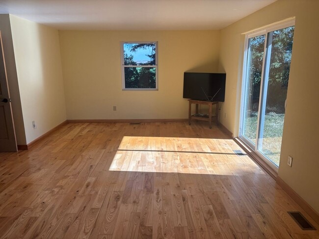 Building Photo - Horse Property for rent with beautiful Bri...