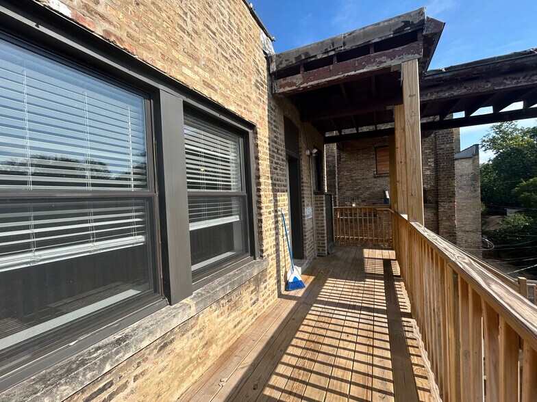 Building Photo - 1000 Crain St