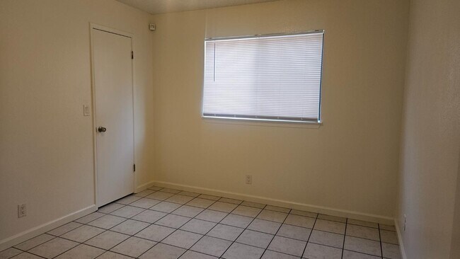 Building Photo - 3216 Renn Ave