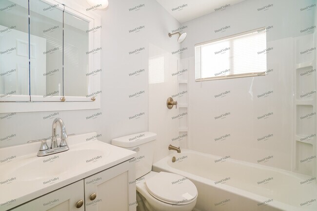 Building Photo - 1336 Southfield Dr S