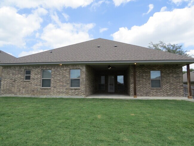 Building Photo - "Charming 4-Bedroom Retreat with Granite Elegance & Cozy Fireplace in Killeen!"
