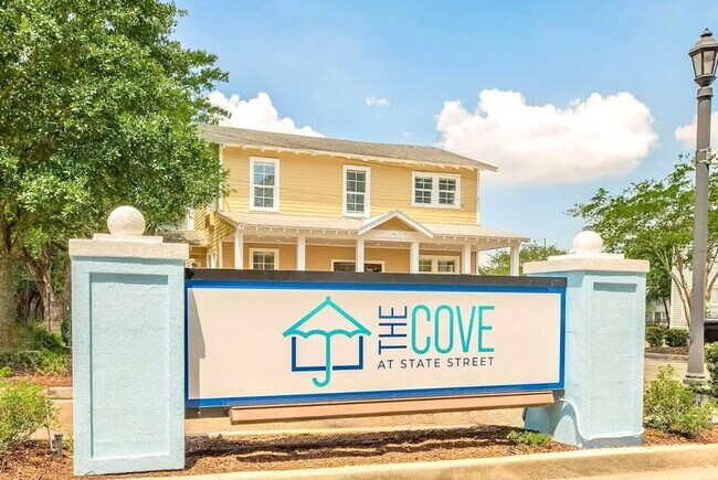 Building Photo - Stylish 2BR Condo in The Bradshaw – Gated ...