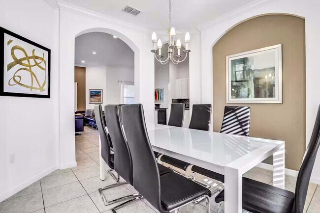 Building Photo - 4140 Oak Tree Dr