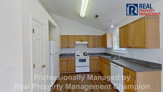 Building Photo - 3 BD/2BA Home in Azalea Trace w/Fenced Backyard and Exciting Updates Underway!