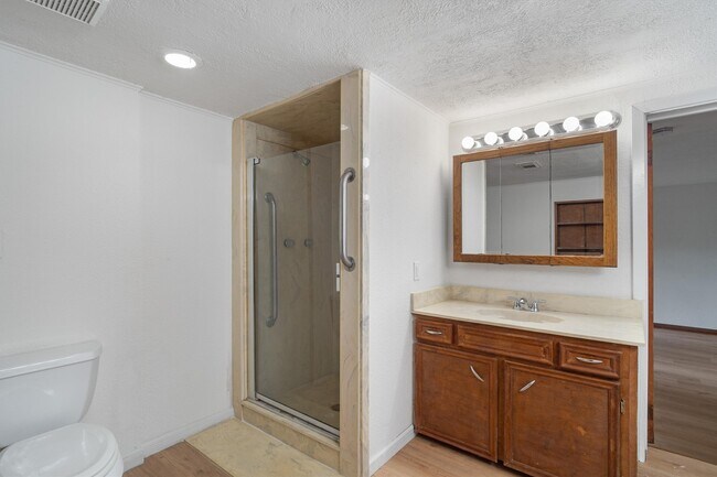 Building Photo - 108 7th St