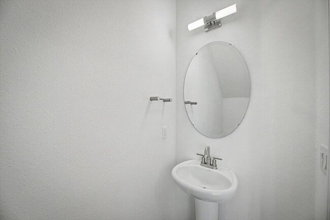 Building Photo - 61 Mellowood Ln