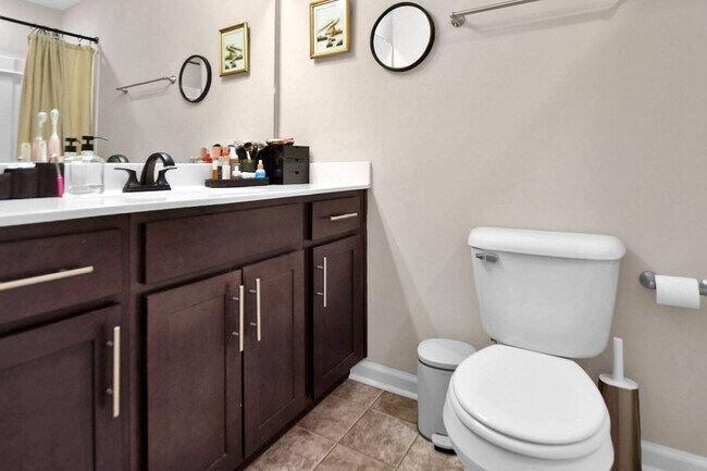 Building Photo - Pet Friendly Two Bedroom!