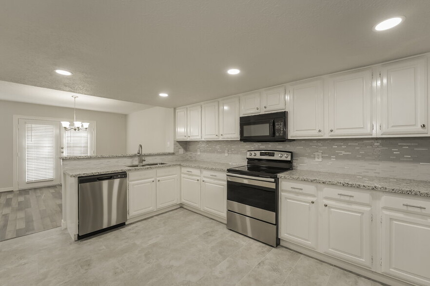 Building Photo - 9223 Bristlebrook Dr