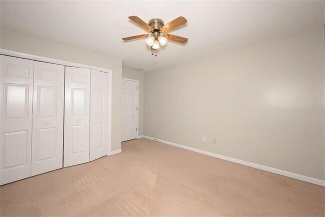 Building Photo - 151 Lakeside Dr NW