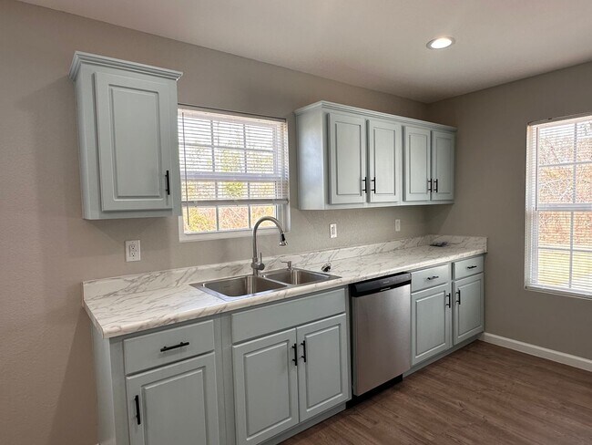 Building Photo - 906 Moxley Dr