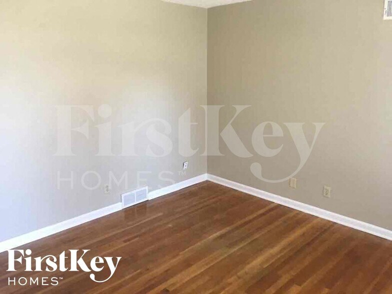 Building Photo - 6288 Ashton Rd