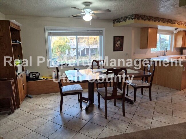 Building Photo - 22 W 400 N St