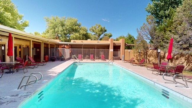 Building Photo - Light-Filled Upstairs Condo in a Prime Location