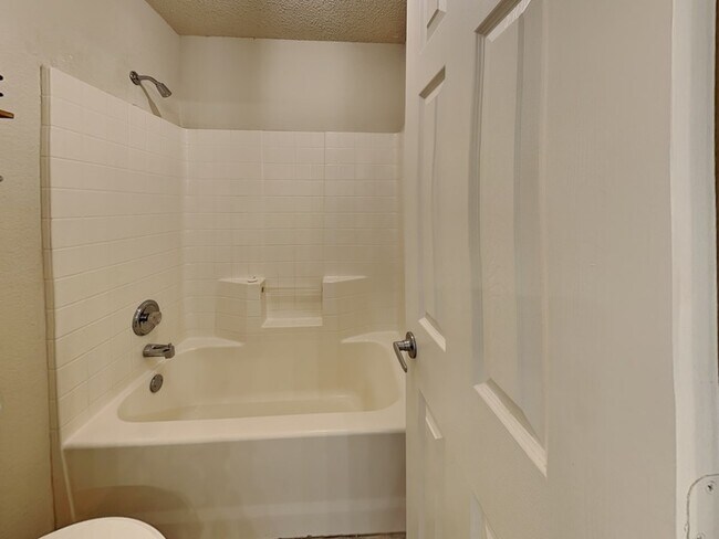 Building Photo - 6518 Ashland Dr