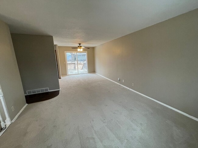 Building Photo - 16110 Hickory St