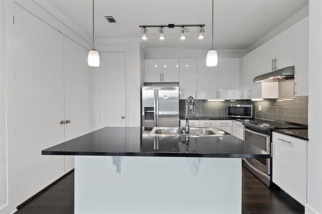 Building Photo - 3300 Towers Blvd