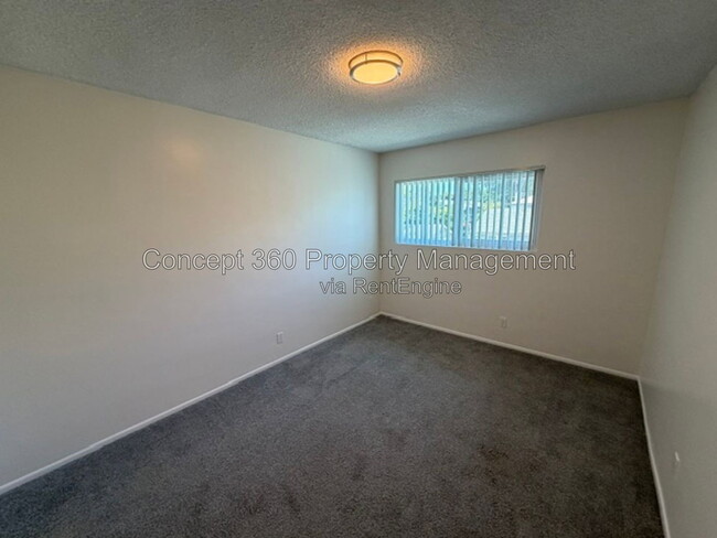 Building Photo - 327 Molino Ave