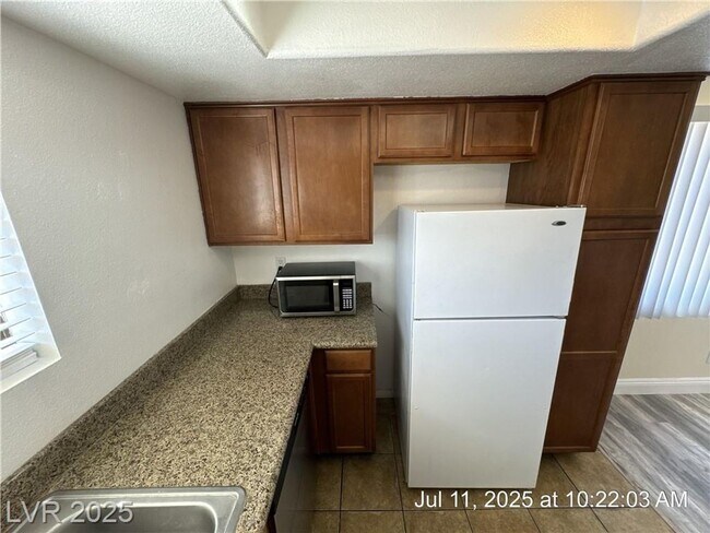 Building Photo - Updated First-Floor Unit | Granite Counter...