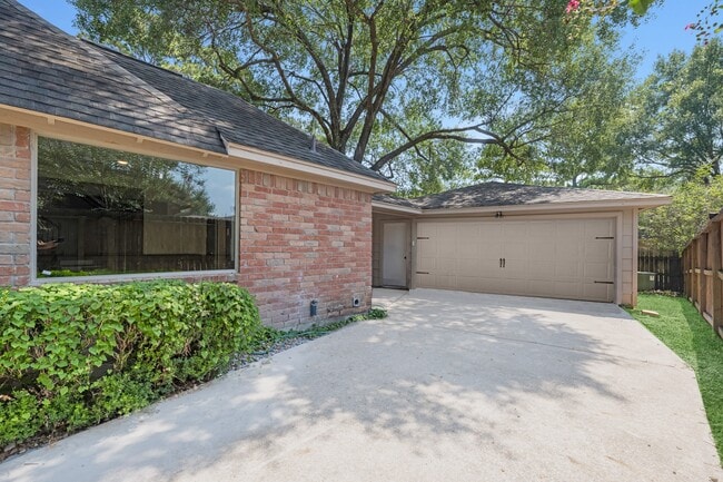 Building Photo - 8011 Liberty Elm Ct