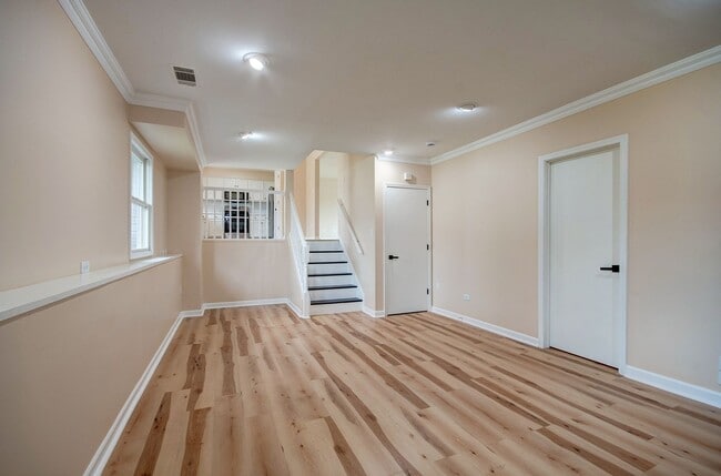 Building Photo - 3 bd 2 ba spacious home Joliet