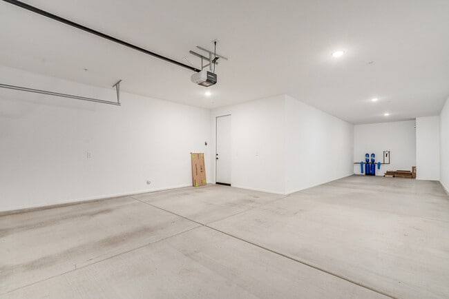 Building Photo - Amazing 2 Story with 4-Bedroom, 2.5-Bath H...