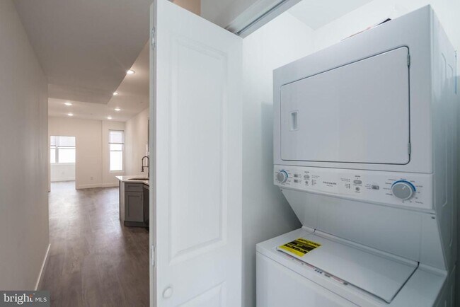 Building Photo - 1709 Snyder Ave