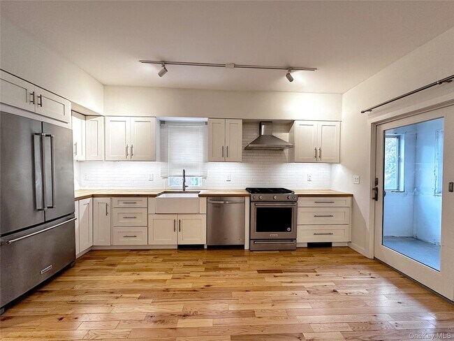 Building Photo - 437 Warburton Ave