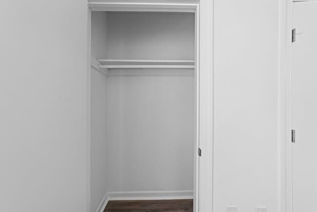 Building Photo - 3 bedroom Apartment