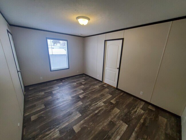 Building Photo - 4 Canary Hill Dr