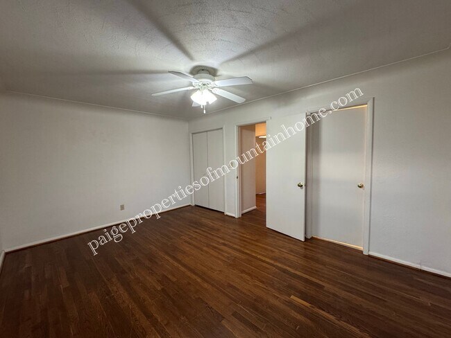 Building Photo - 3 Bedroom/2 bath home in Mountain Home