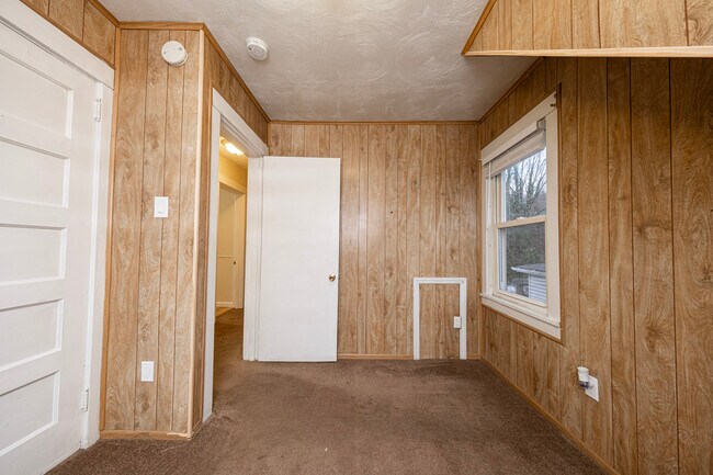 Building Photo - 373 New York Ave