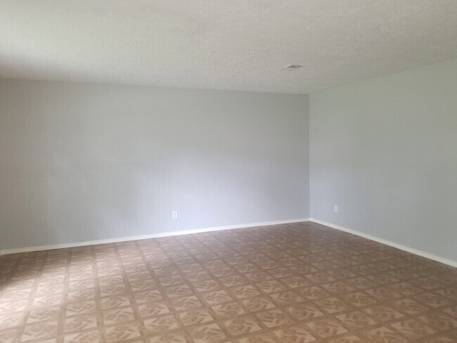 Building Photo - 3911 Brightwood Dr