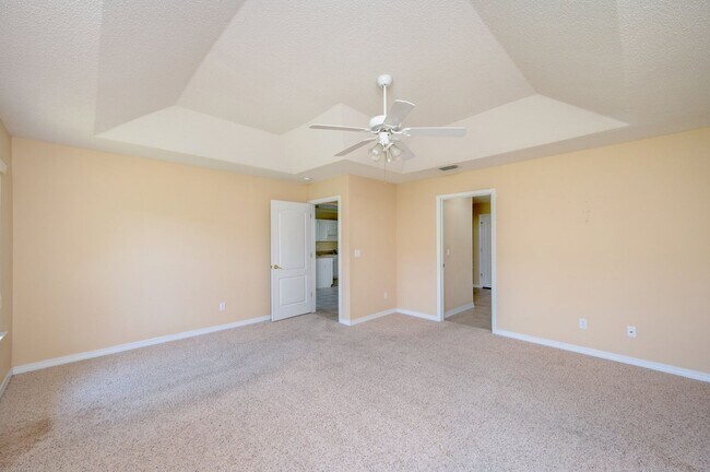 Building Photo - Spacious Home in Navarre!