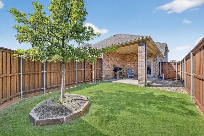 Building Photo - 2209 Barx Dr