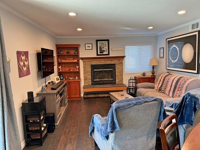 Building Photo - BEAUTIFULLY REMODELED 2 STORY VACAVILLE *S...