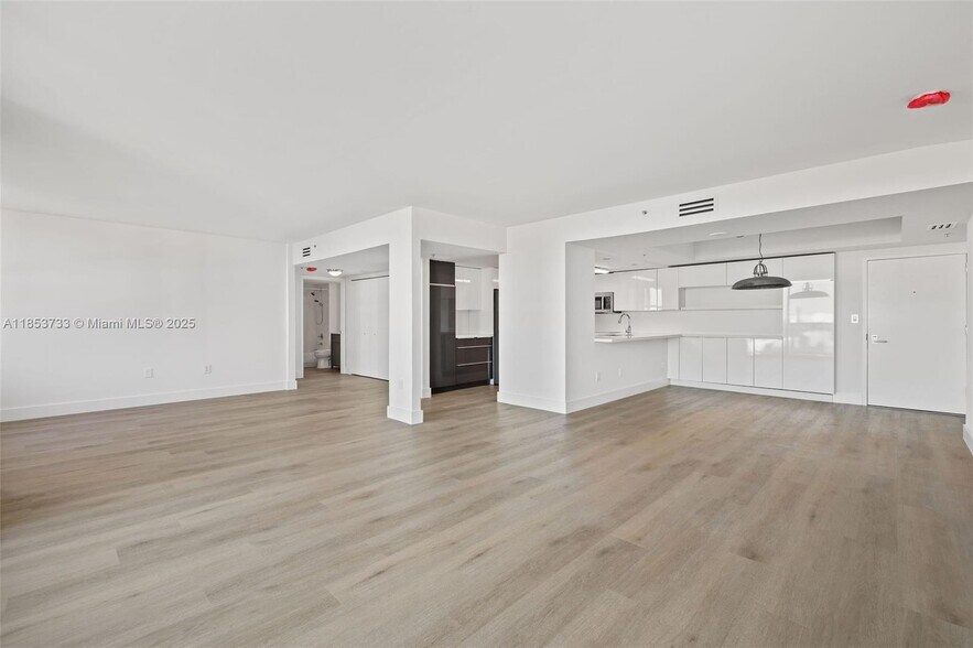 Building Photo - 650 West Ave