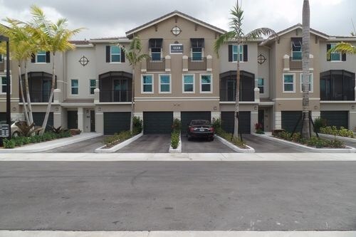 Building Photo - 1058 S State Rd 7