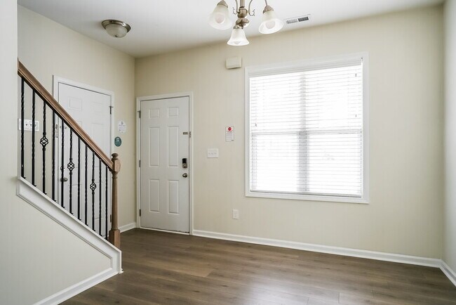 Building Photo - 151 Oakdale Ave