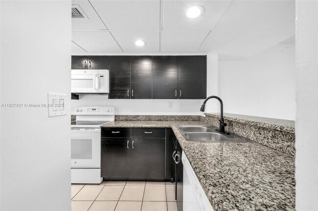 Building Photo - 2821 SW 87th Ave