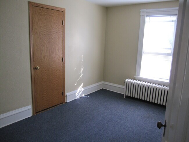 Building Photo - 804 S 4th St