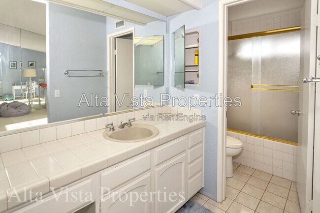 Building Photo - 4030 Porte de Palmas