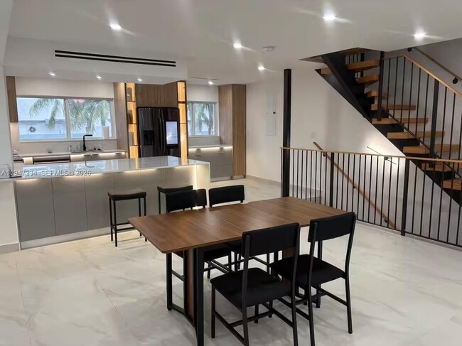 Building Photo - 3822 NE 171 St