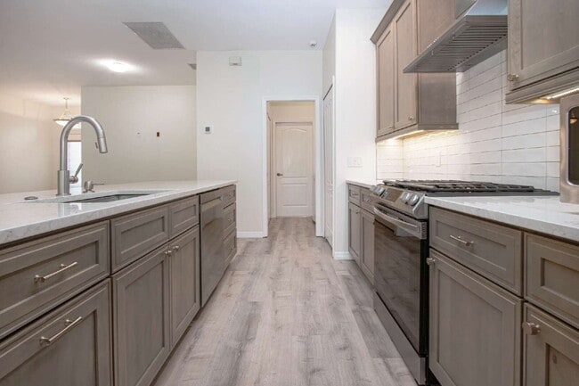 Building Photo - 8419 Whispering Woods Ct