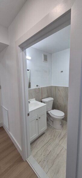 Building Photo - 5575 Ogontz Ave