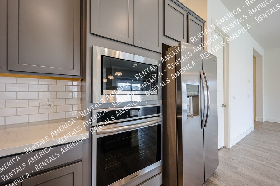 Building Photo - 274 S 164th Dr