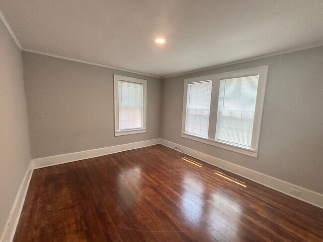 Building Photo - 1617 Hollywood Dr