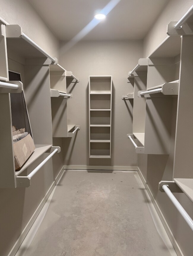 Building Photo - 5120 Brooke Rd