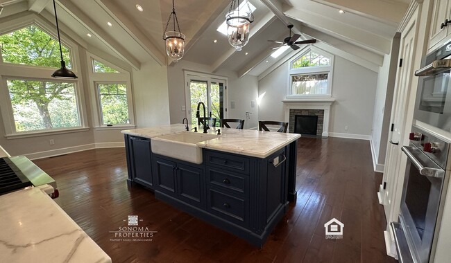 Building Photo - Stunning 3BD/2.5BA Home with Breathtaking ...