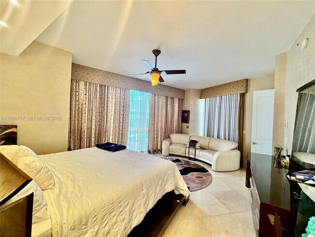 Building Photo - 18101 Collins Ave